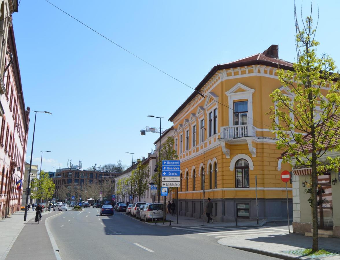 Charming Central Apartments Cluj-Napoca Luaran gambar